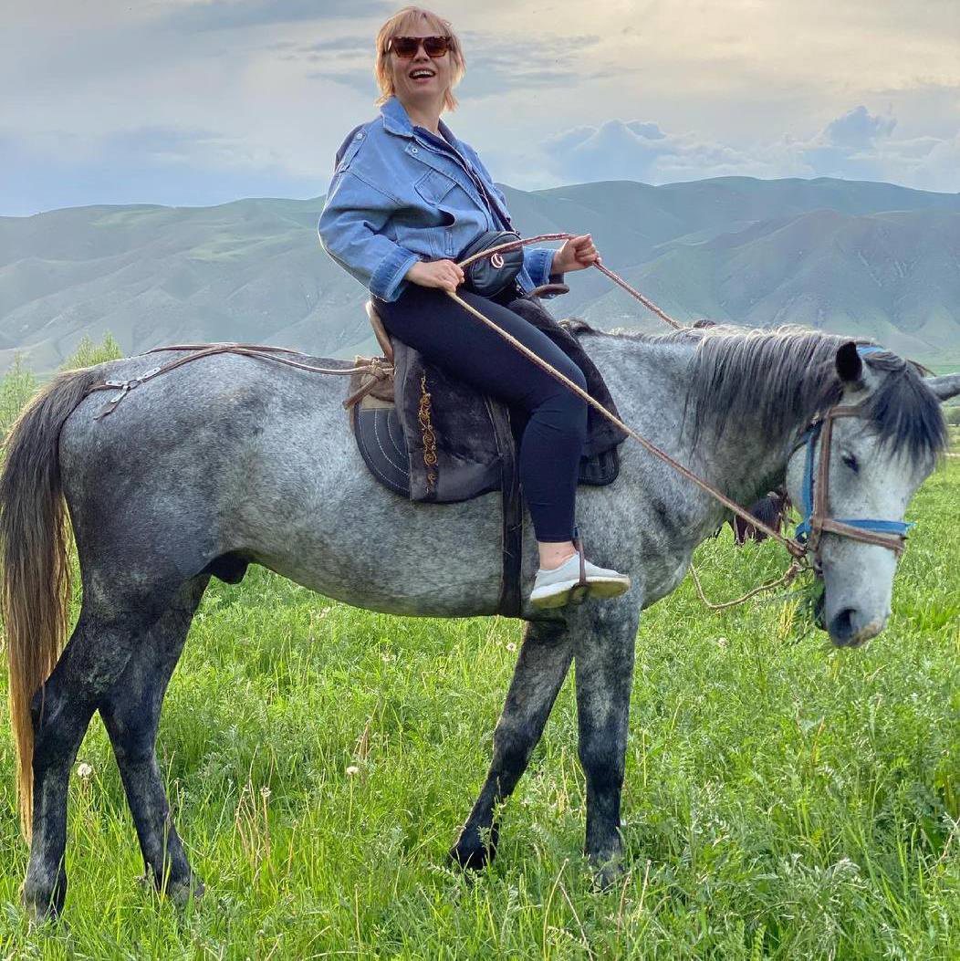 In the saddle above the valley