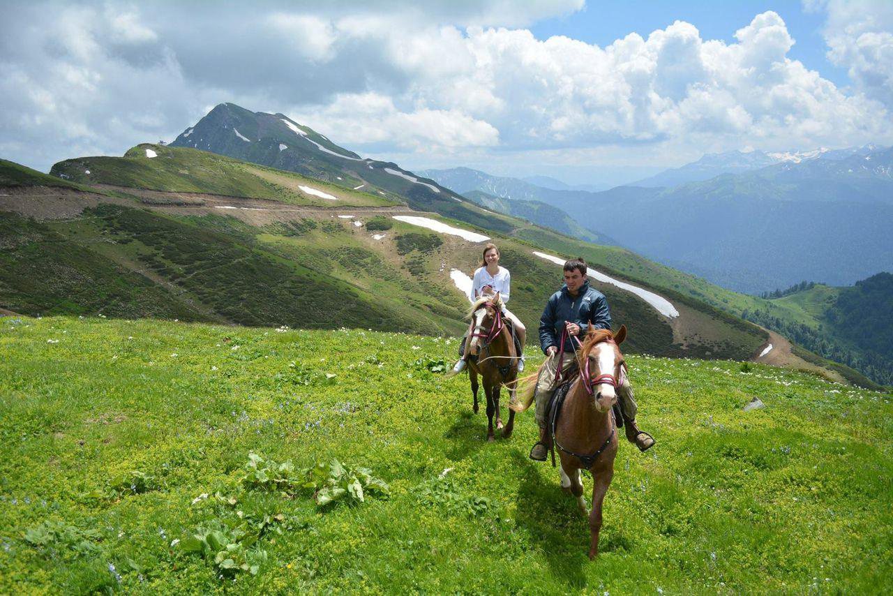 The trail along the ridge