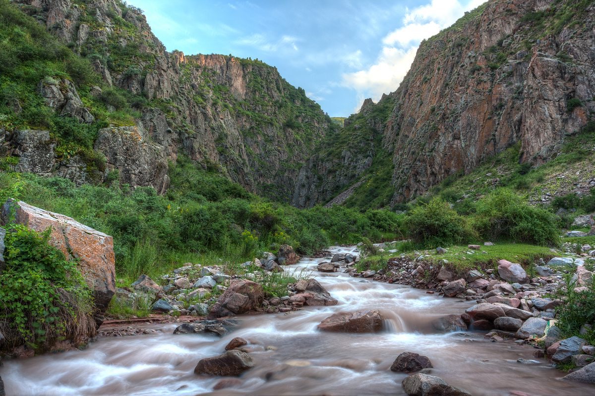 The river between the rocks